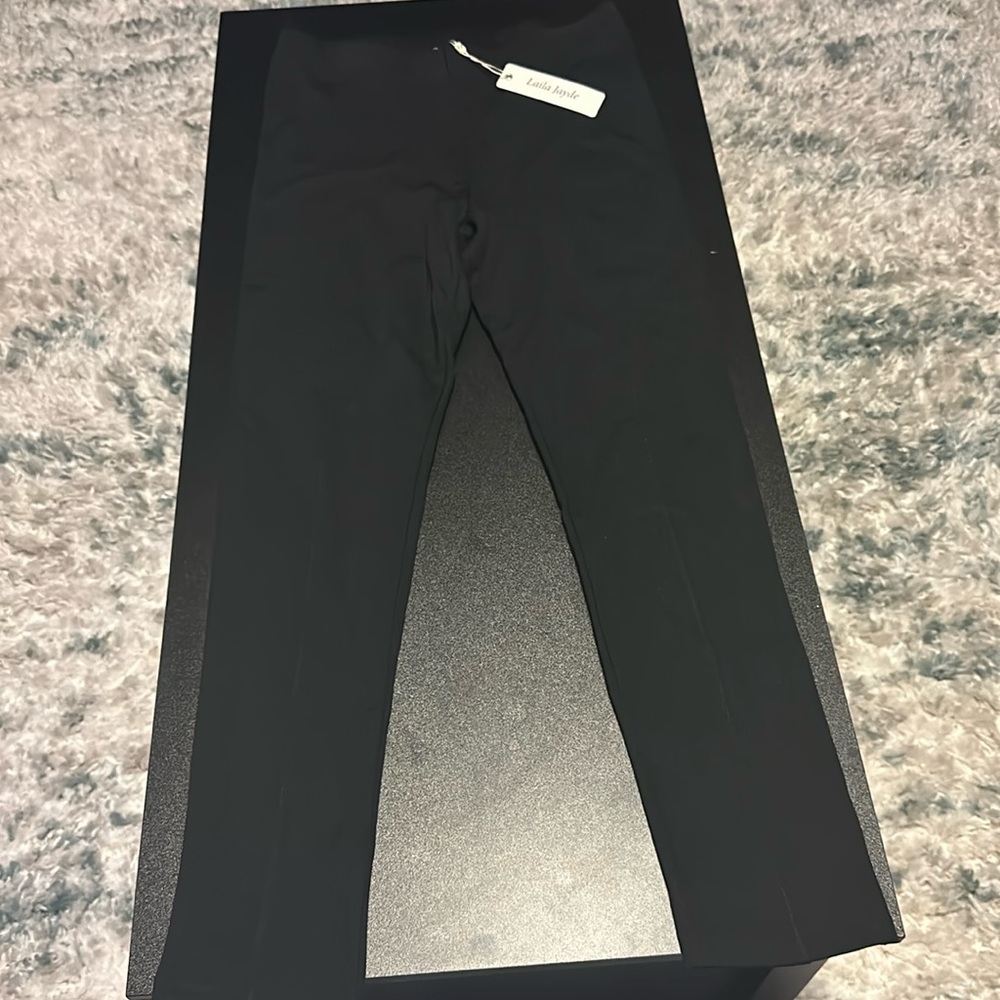 B5) black leggings